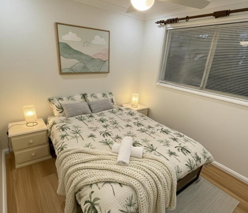 Bonnells Bay House | Sunny Lakeview Lodge- Perfect for Family & Friends