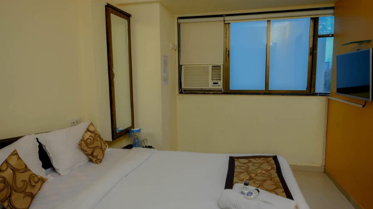 Photo of Bedroom in Lokhandwala Complex