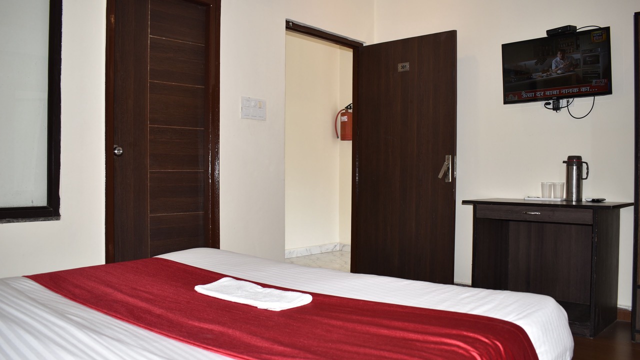 Photo of Bedroom in Tapovan
