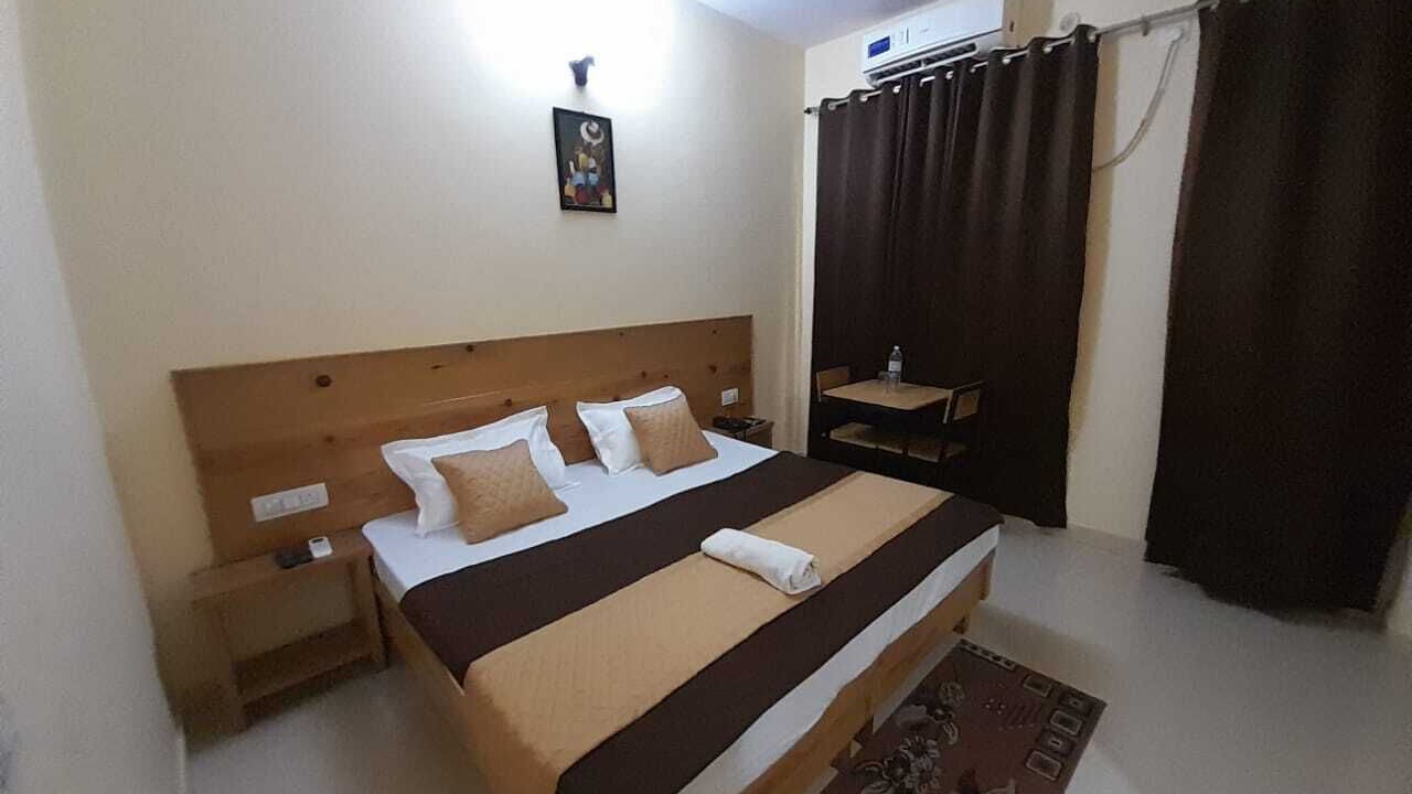 Photo of Bedroom in Tapovan