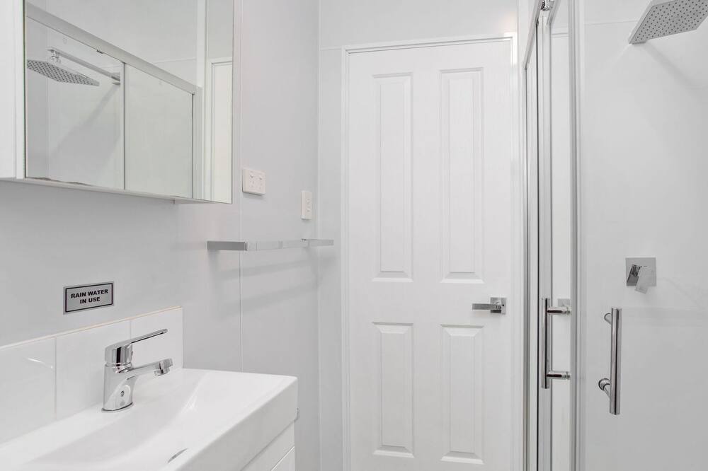 Photo of Bathroom in Rainbow Flat