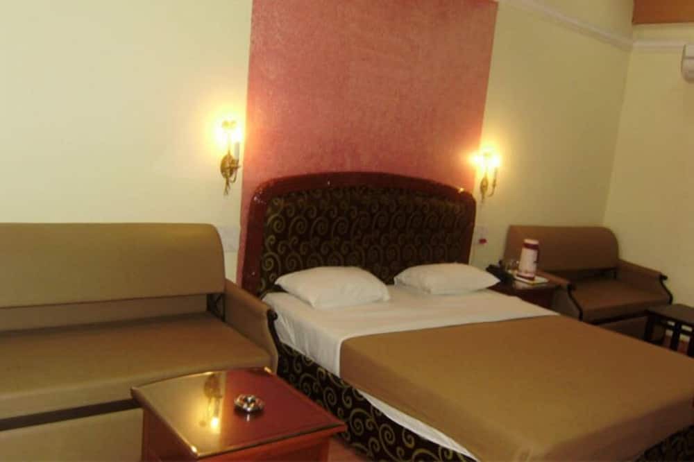 Photo of Bedroom in Mahabaleshwar