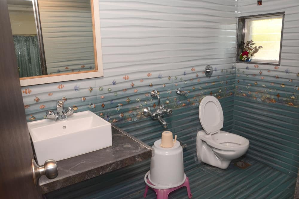 Photo of Bathroom in Mahabaleshwar