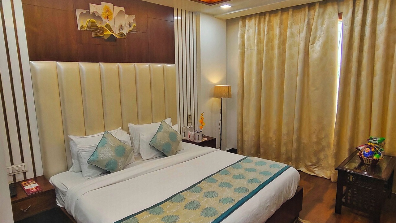 Photo of Bedroom in Taj Ganj