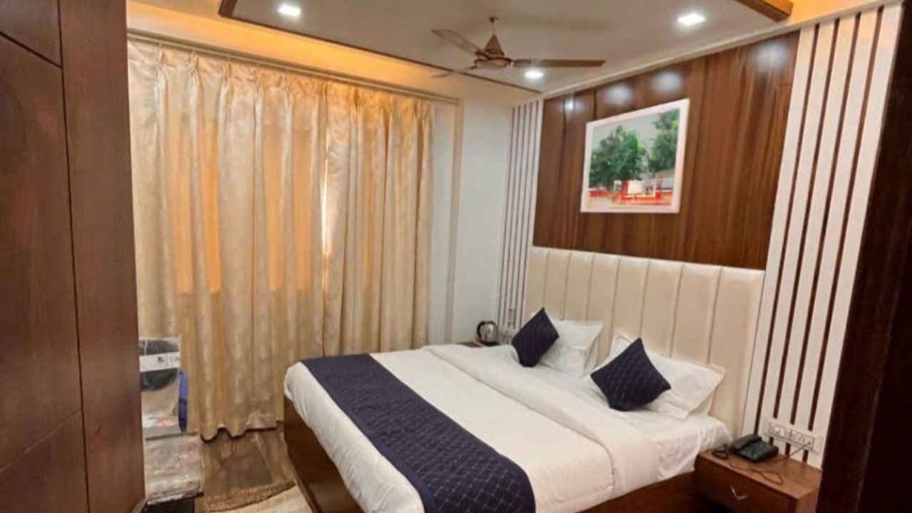 Photo of Bedroom in Taj Ganj