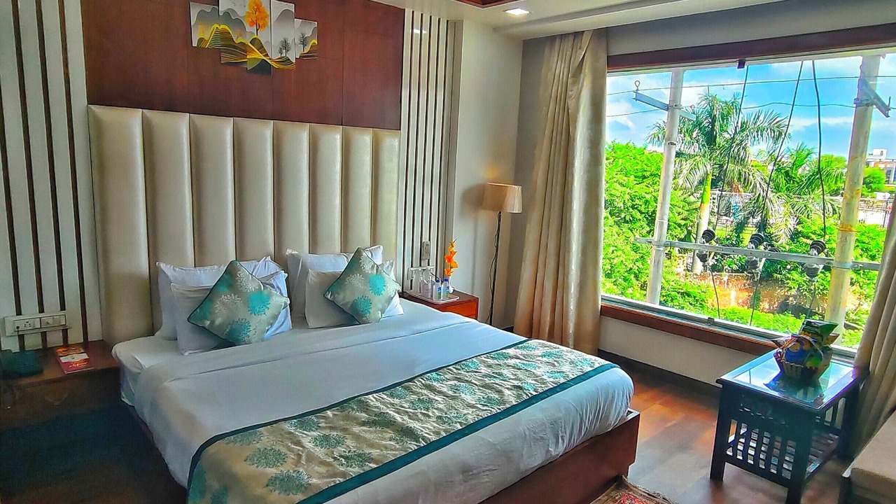 Photo of Bedroom in Taj Ganj