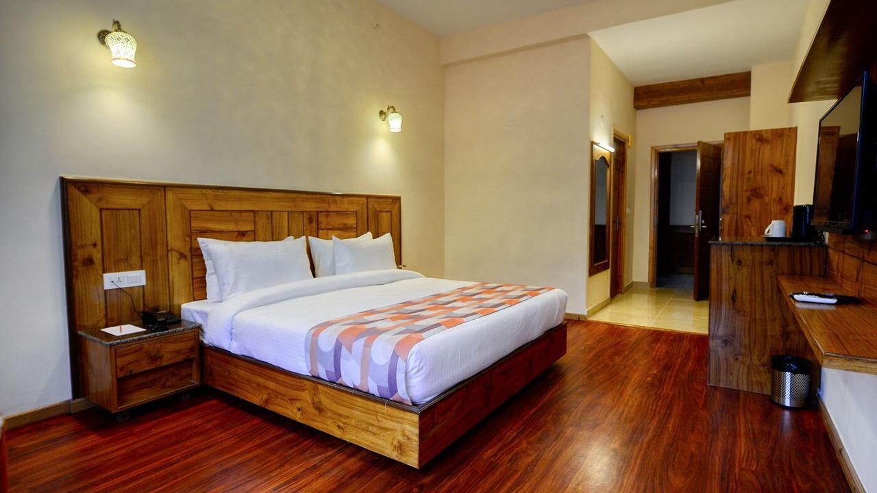 Photo of Bedroom in Jagatsukh