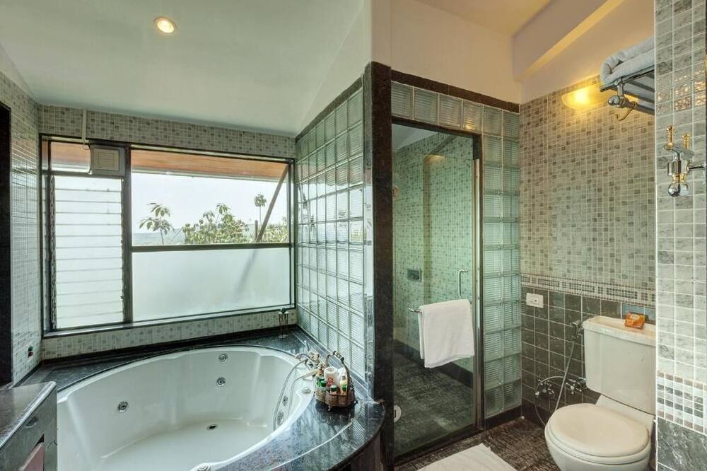 Photo of Bathroom in Old Mahabaleshwar