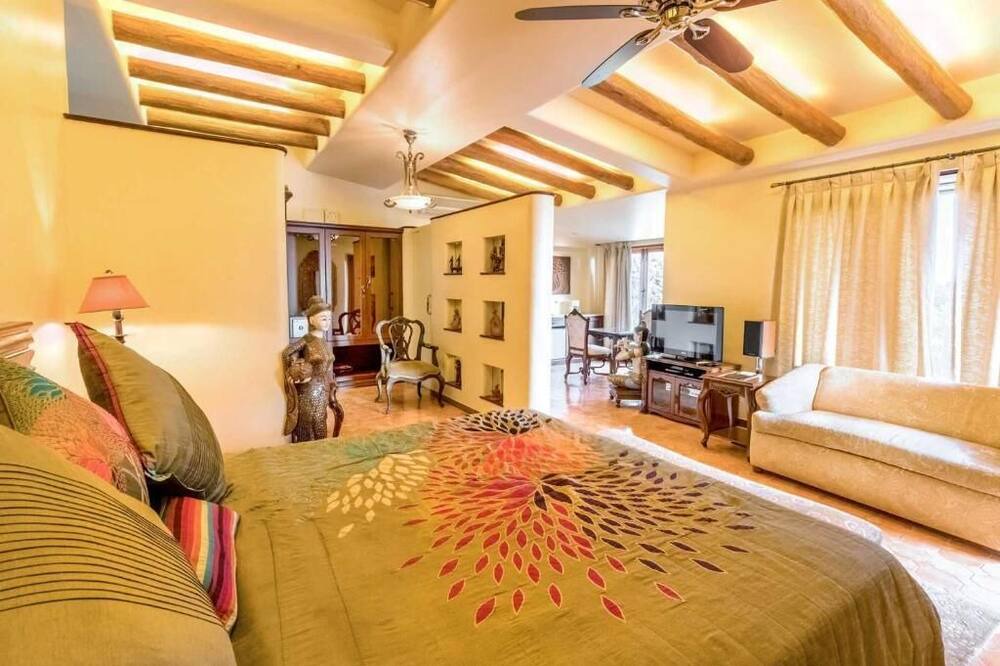 Photo of Bedroom in Old Mahabaleshwar