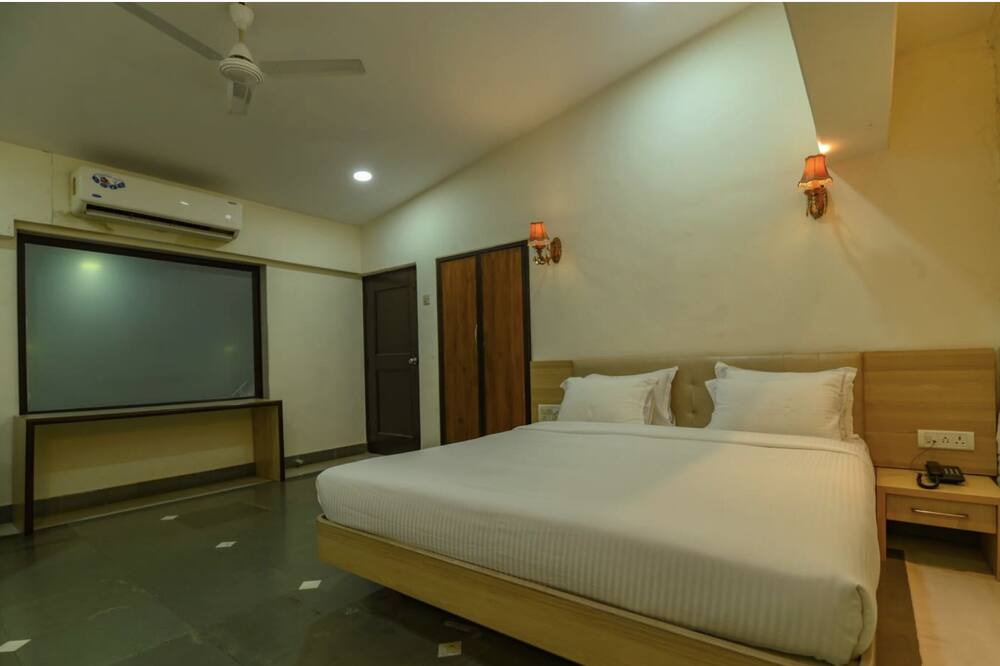 Photo of Bedroom in Karnala