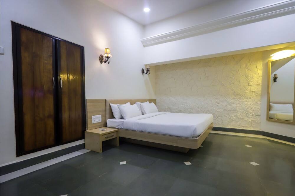 Photo of Bedroom in Karnala