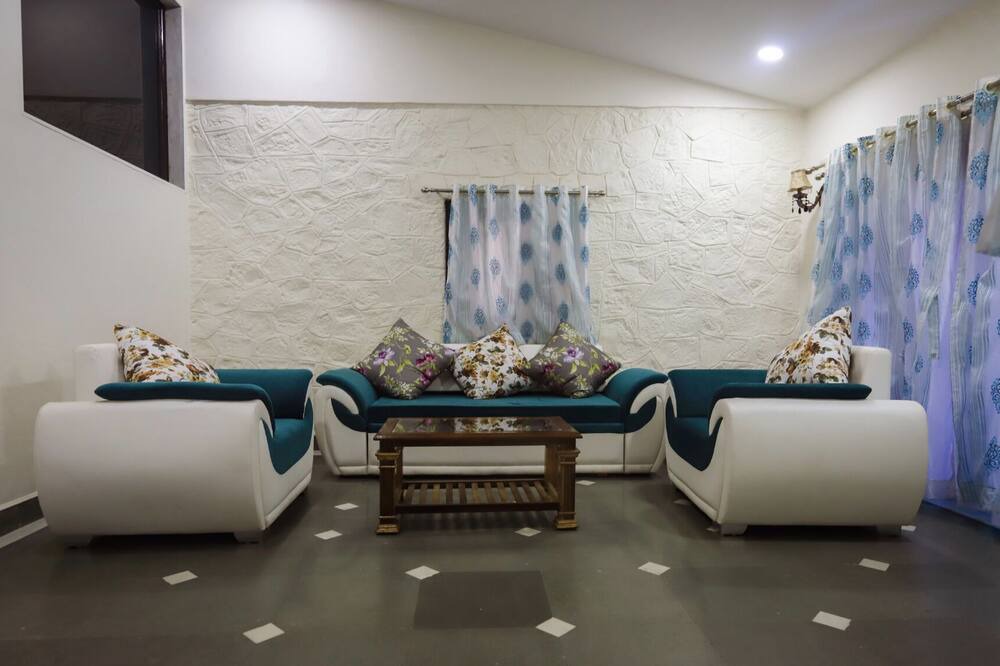 Photo of Bedroom in Karnala