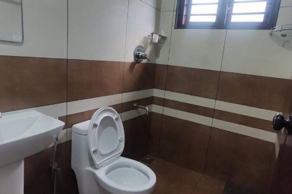 Photo of Bathroom in Anaviratty