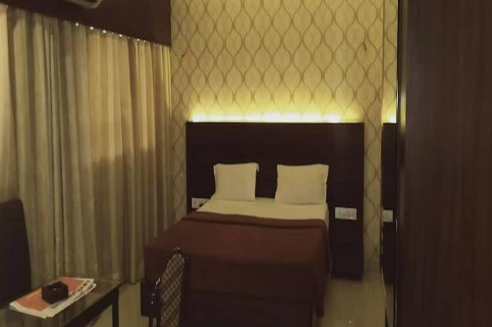 Photo of Bedroom in Airoli