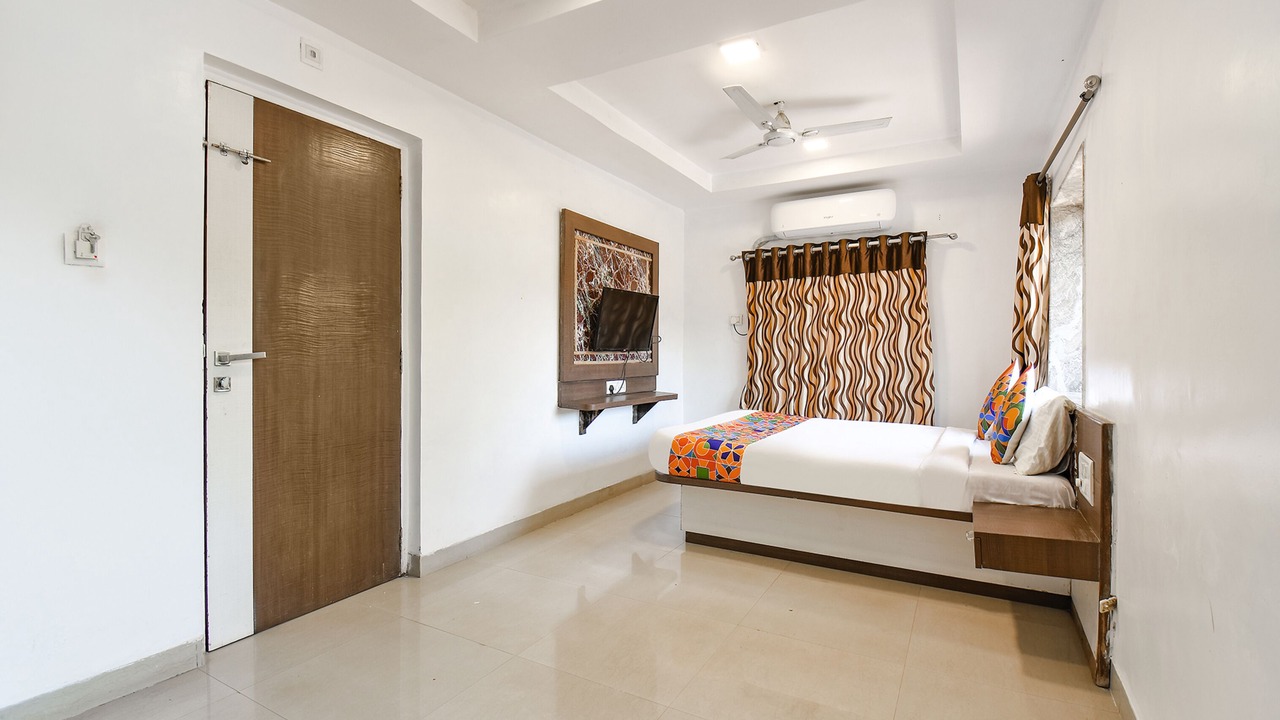 Photo of Bedroom in Mahabaleshwar