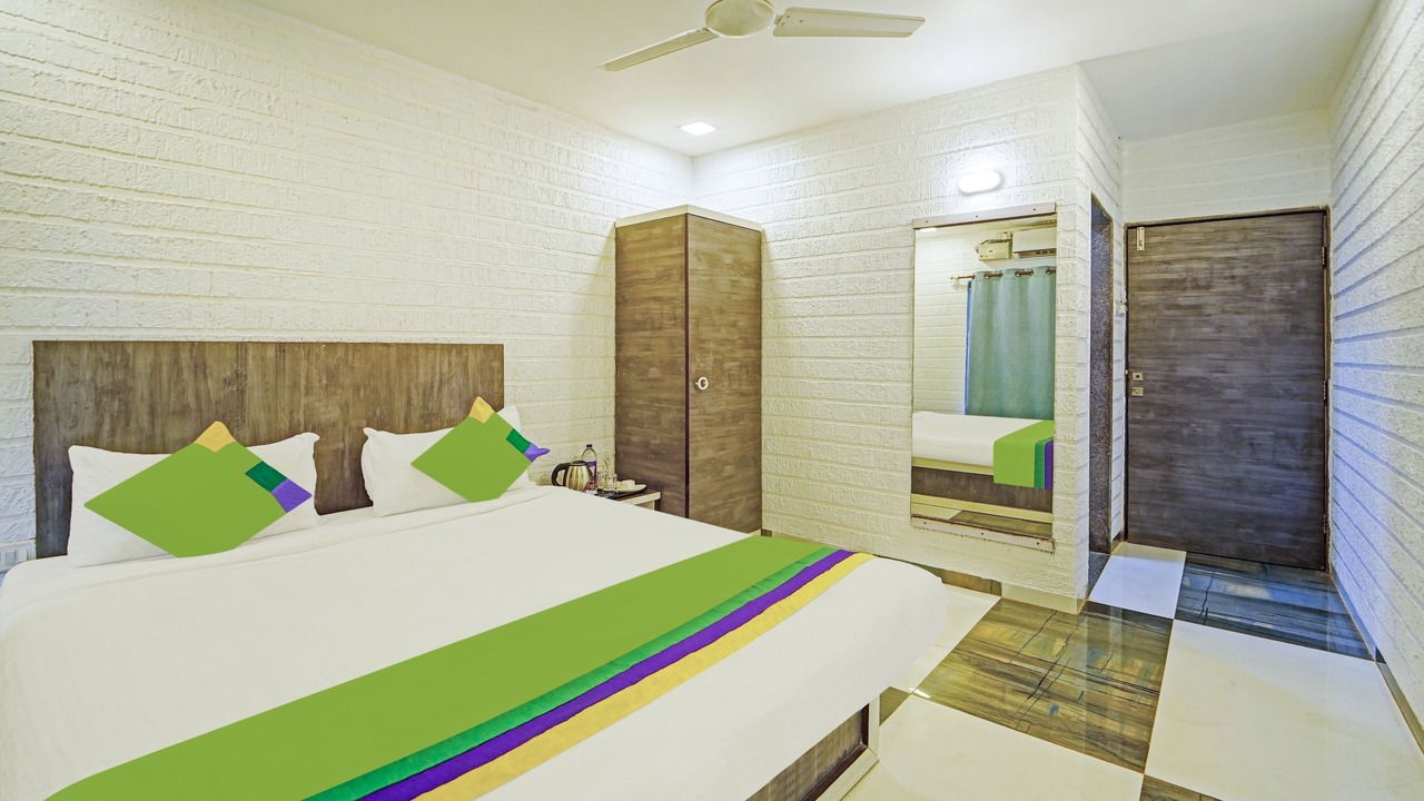 Photo of Bedroom in Mahabaleshwar