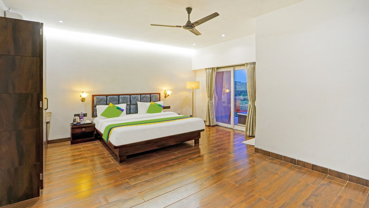 Photo of Bedroom in Mahabaleshwar