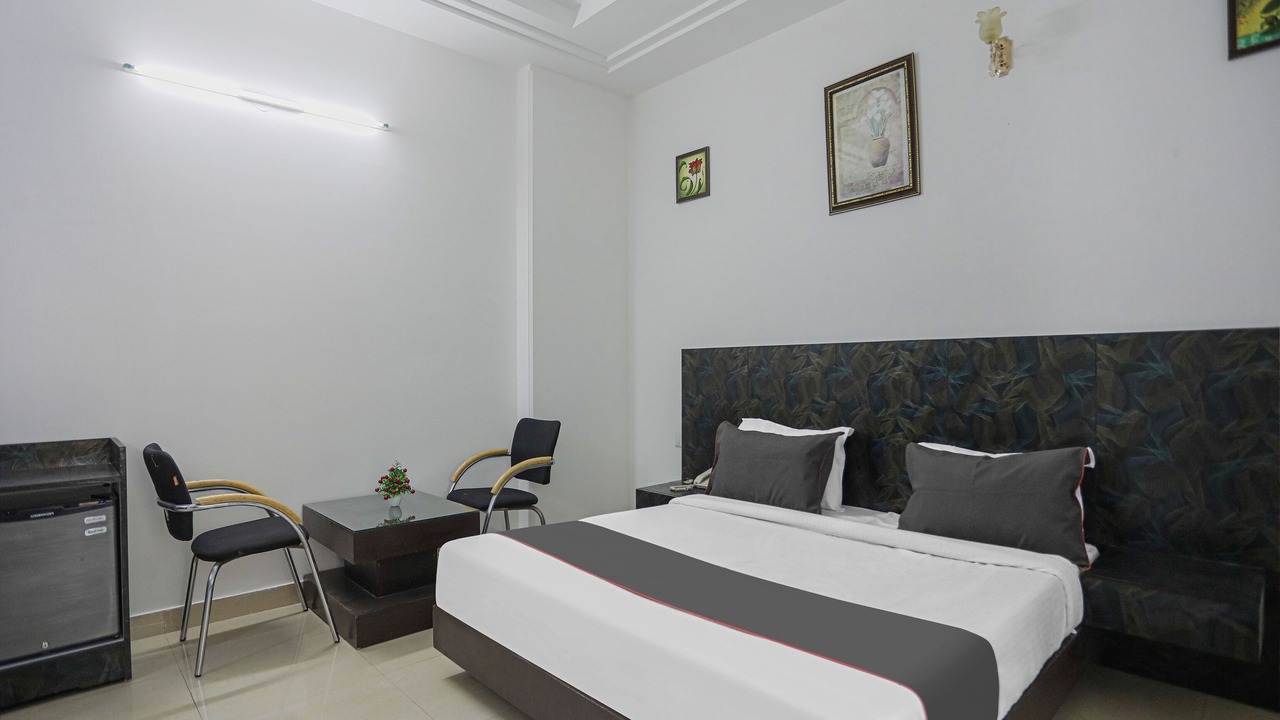 Photo of Bedroom in Sushant Lok