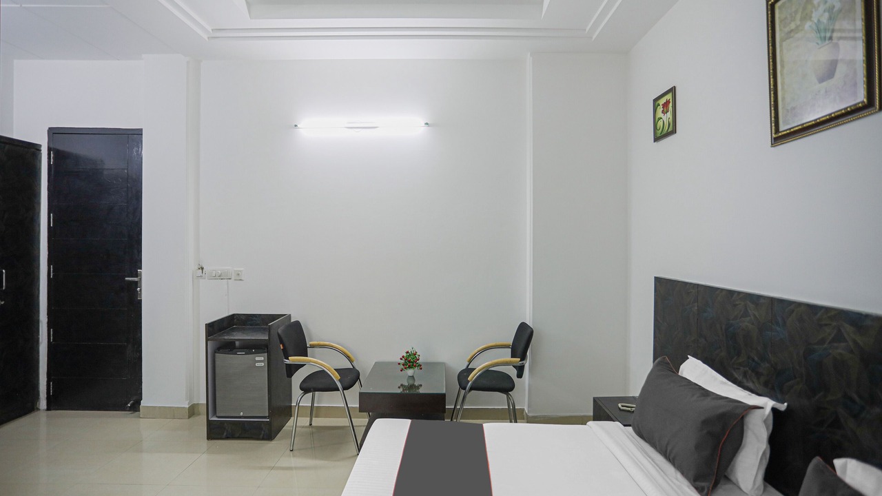 Photo of Bedroom in Sushant Lok