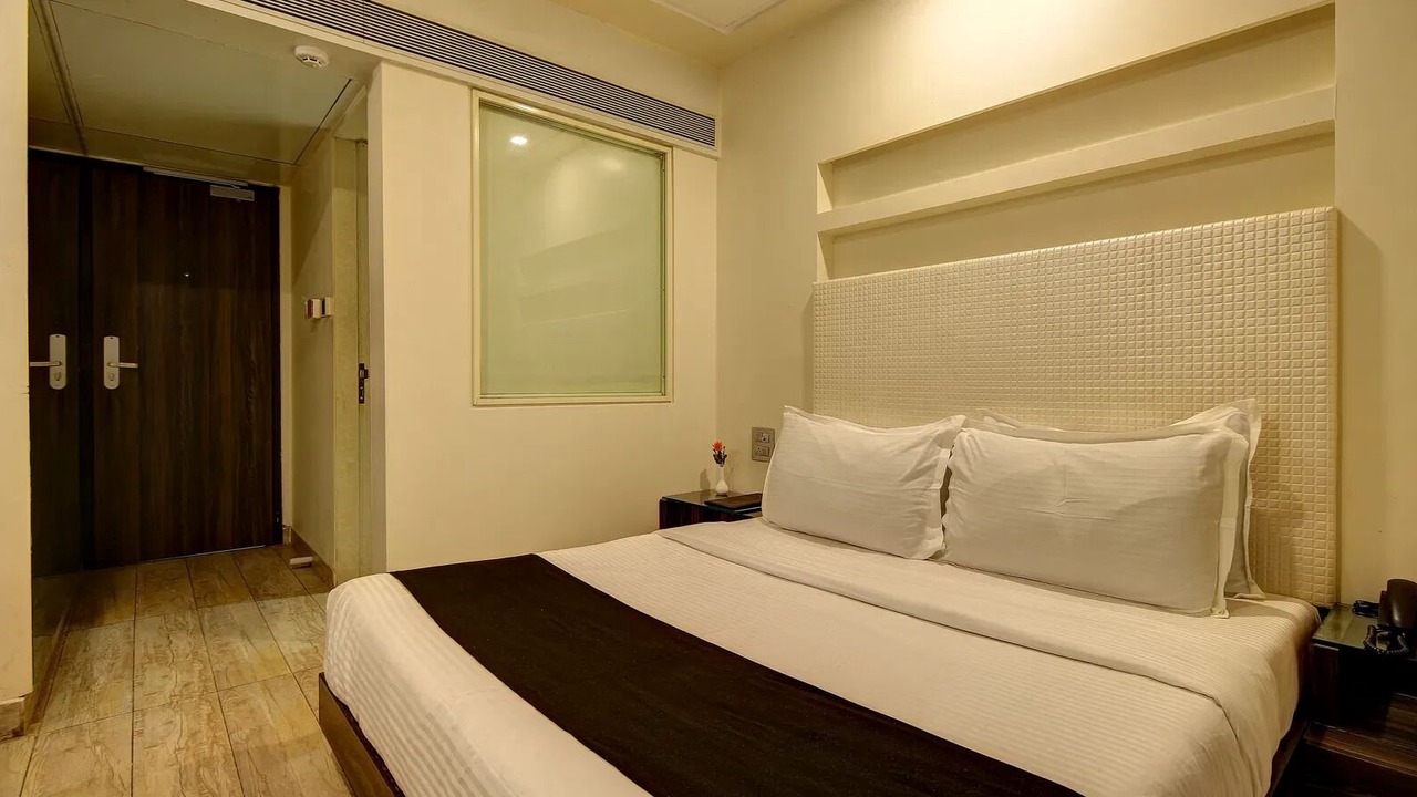 Photo of Bedroom in Juhu