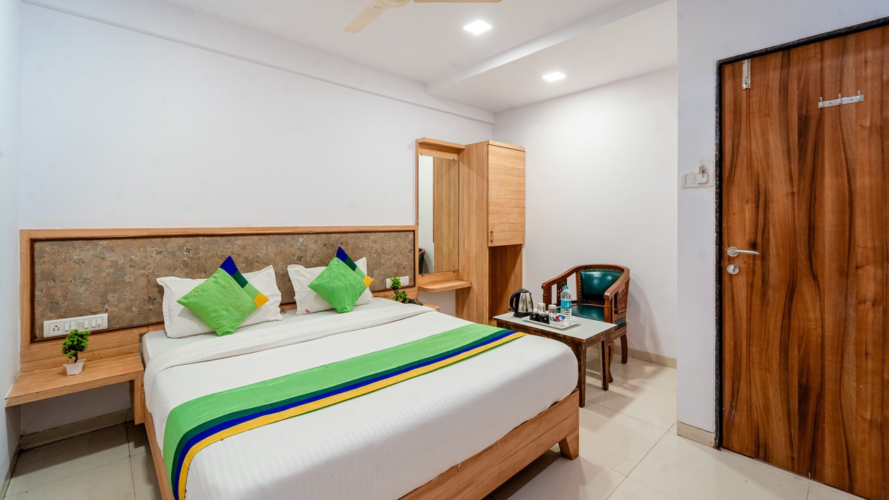 Photo of Bedroom in Mahabaleshwar