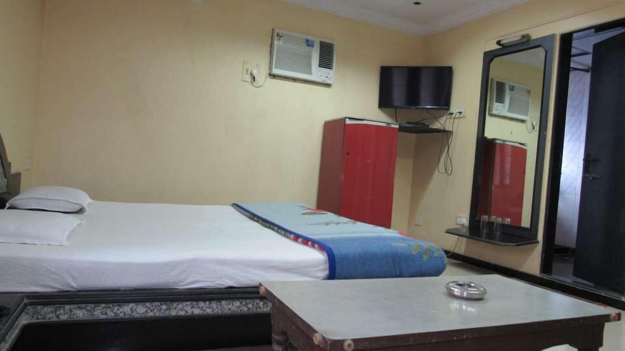 Photo of Bedroom in Prabhadevi