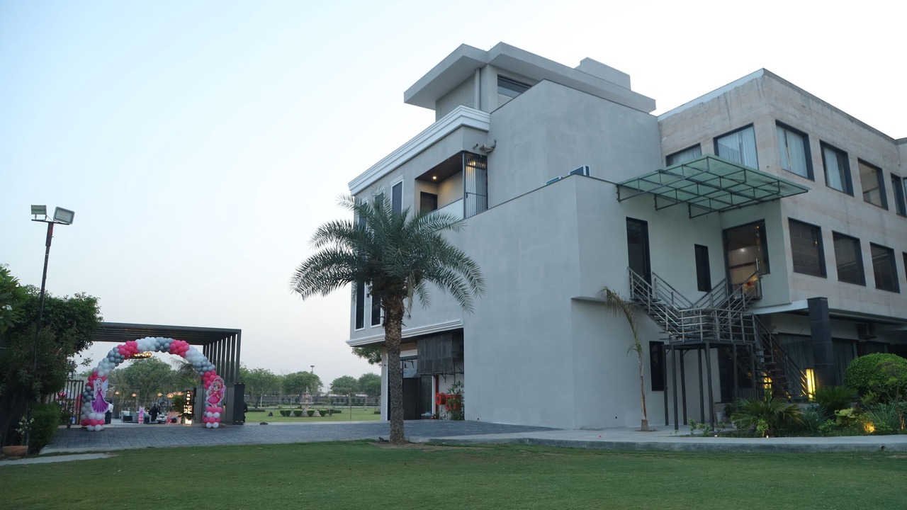 Photo of Outdoor in Etmadpur