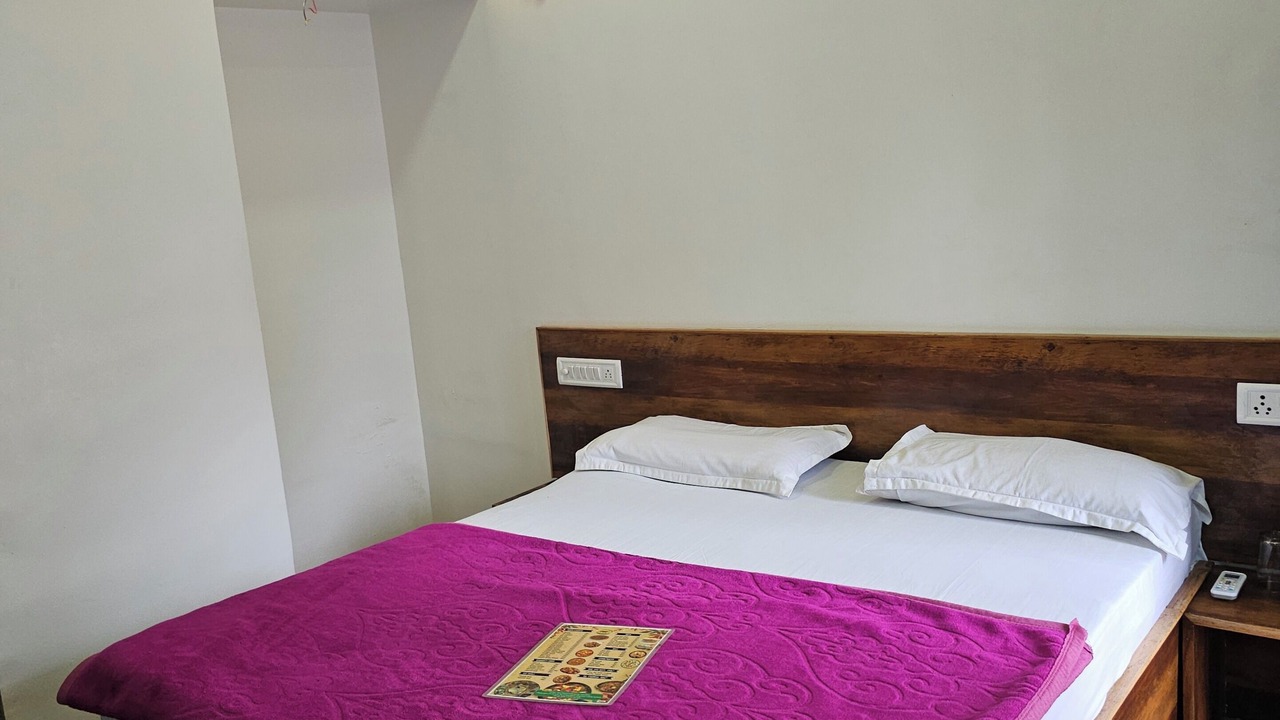 Photo of Bedroom in Mount Abu