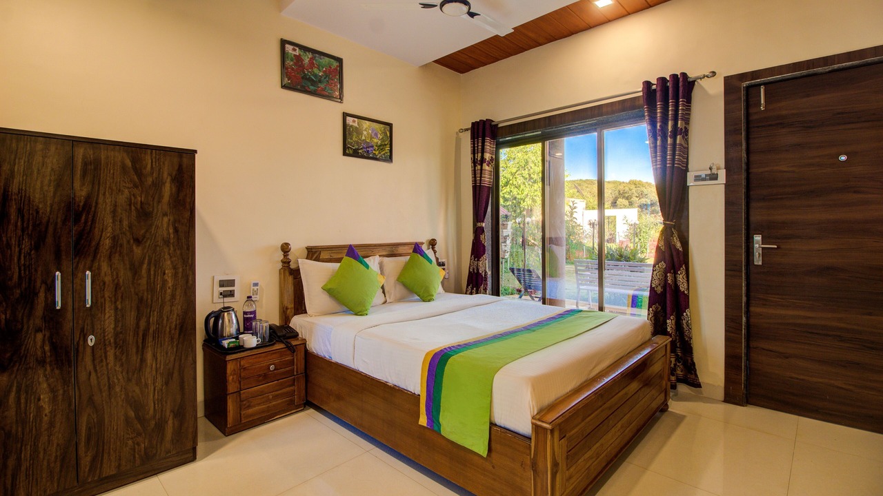 Photo of Bedroom in Mahabaleshwar