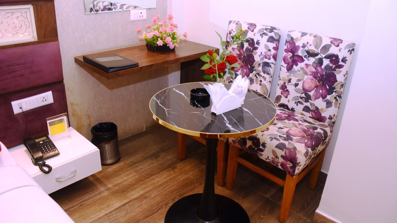 Photo of Bedroom in Alambagh