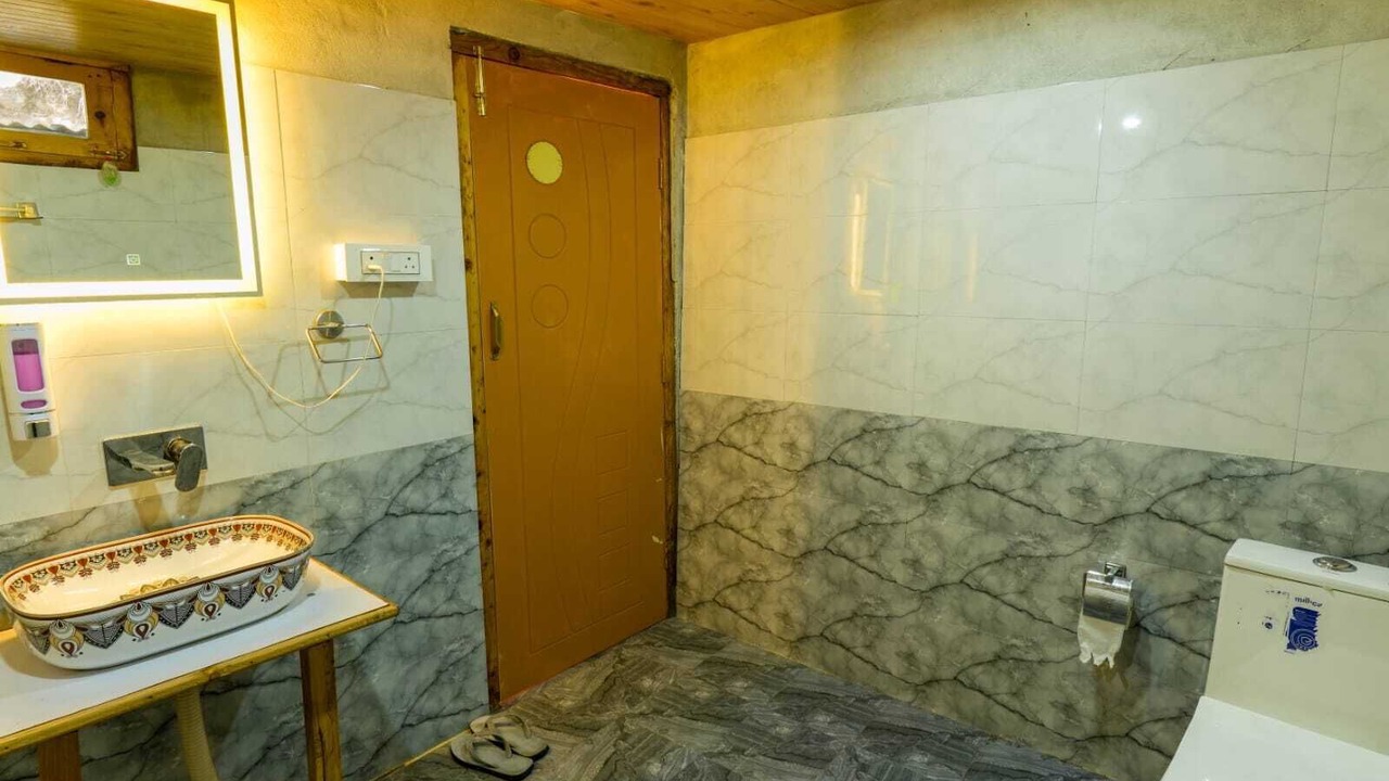 Photo of Bathroom in Banjar