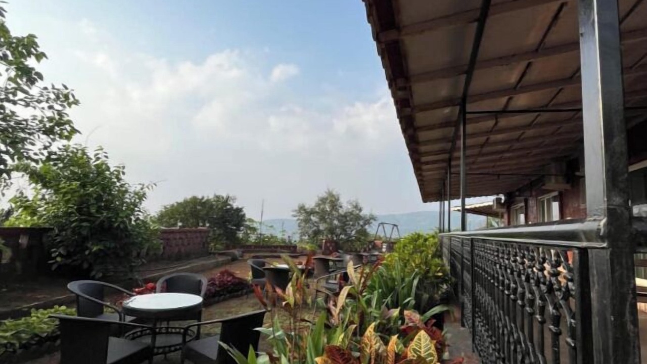 Photo of Bedroom in Mahabaleshwar
