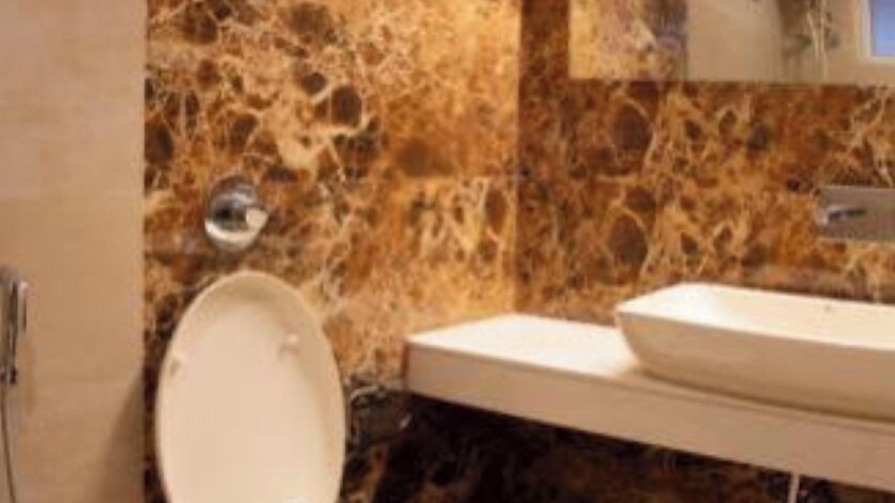 Photo of Bathroom in Mahabaleshwar