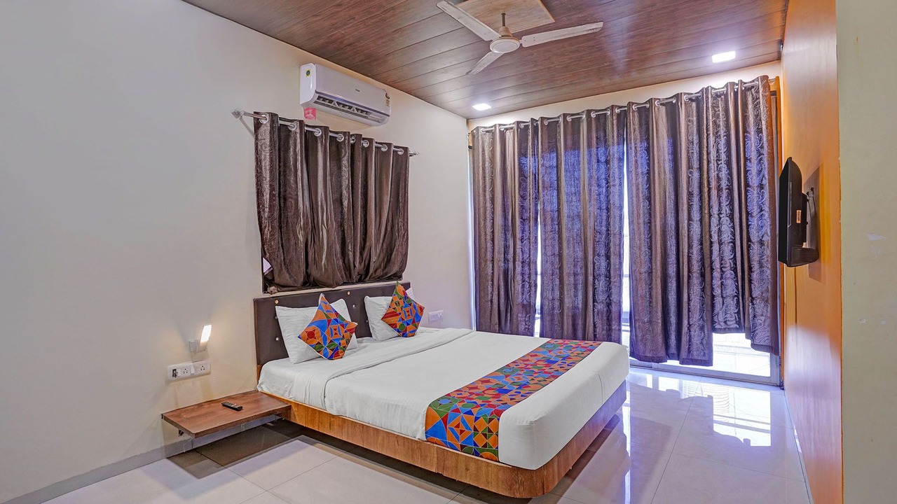 Photo of Bedroom in Mahabaleshwar