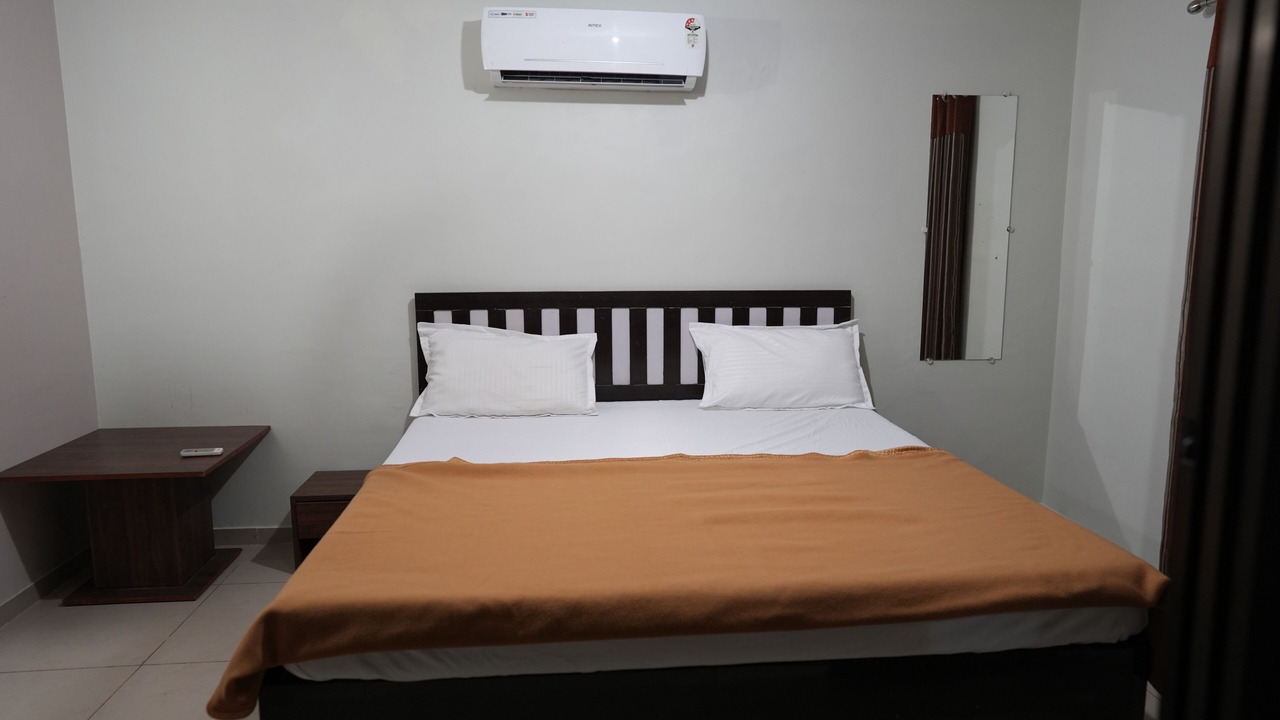 Photo of Bedroom in Dhari