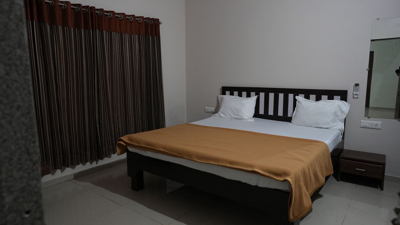 Photo of Bedroom in Dhari