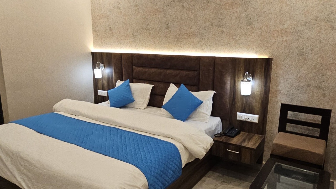 Photo of Bedroom in Mahmoorganj