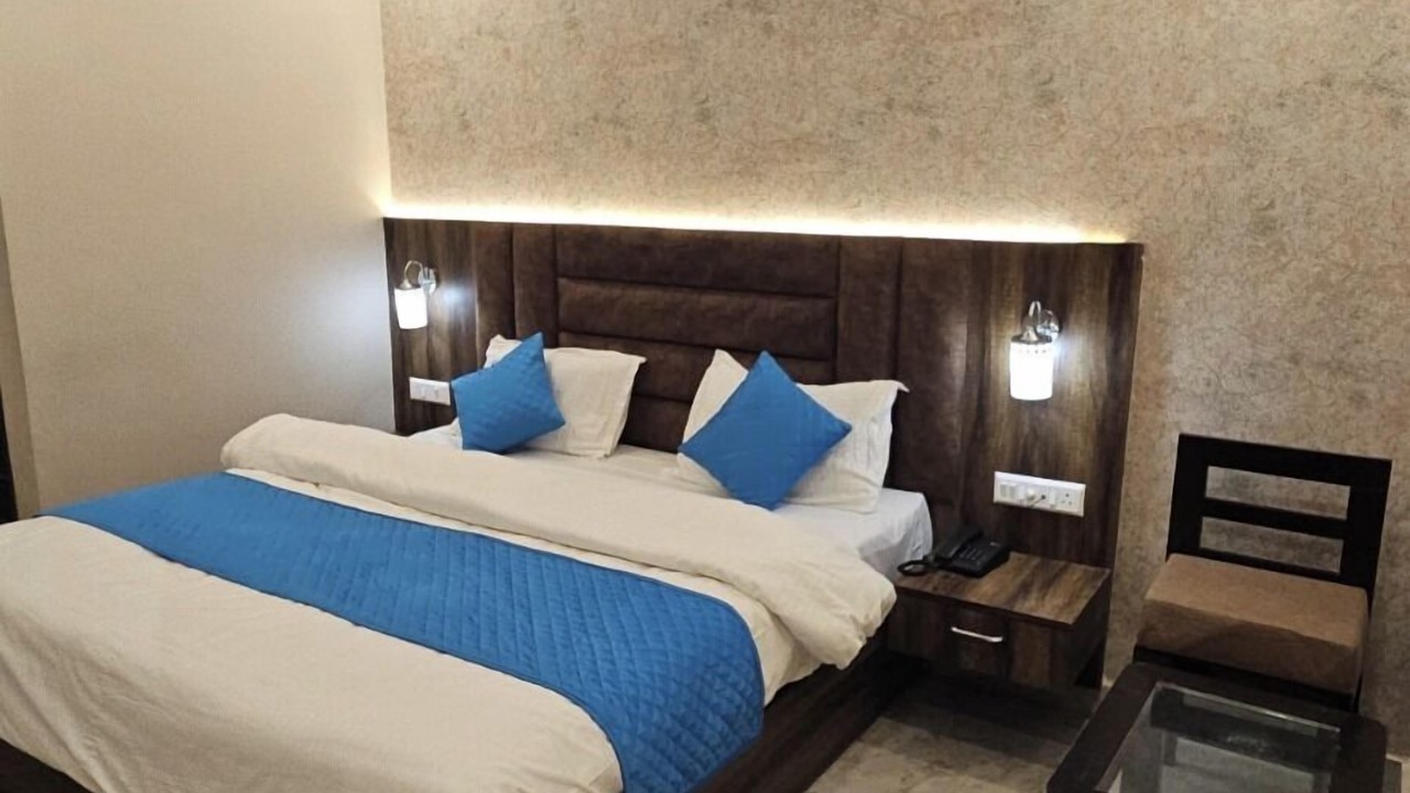 Photo of Bedroom in Mahmoorganj