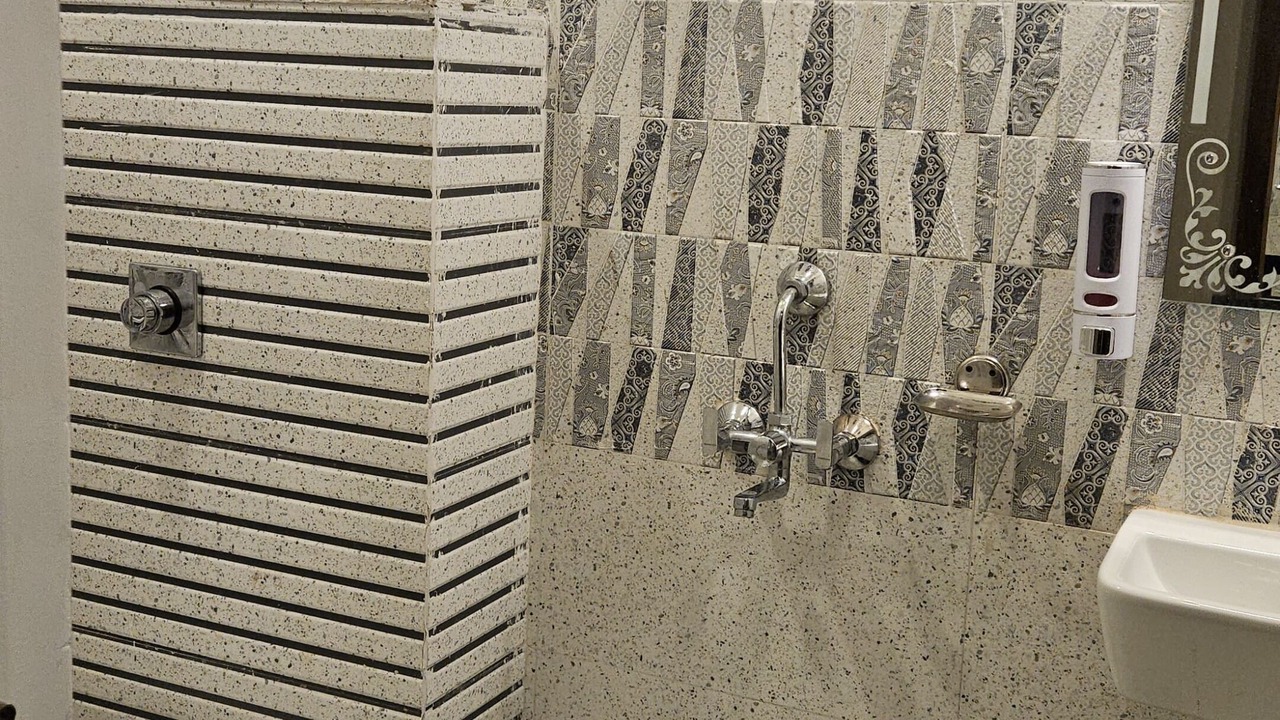 Photo of Bathroom in Mahmoorganj