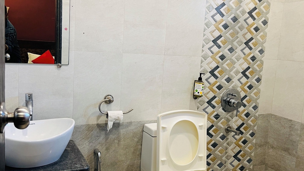 Photo of Bathroom in Mahabaleshwar