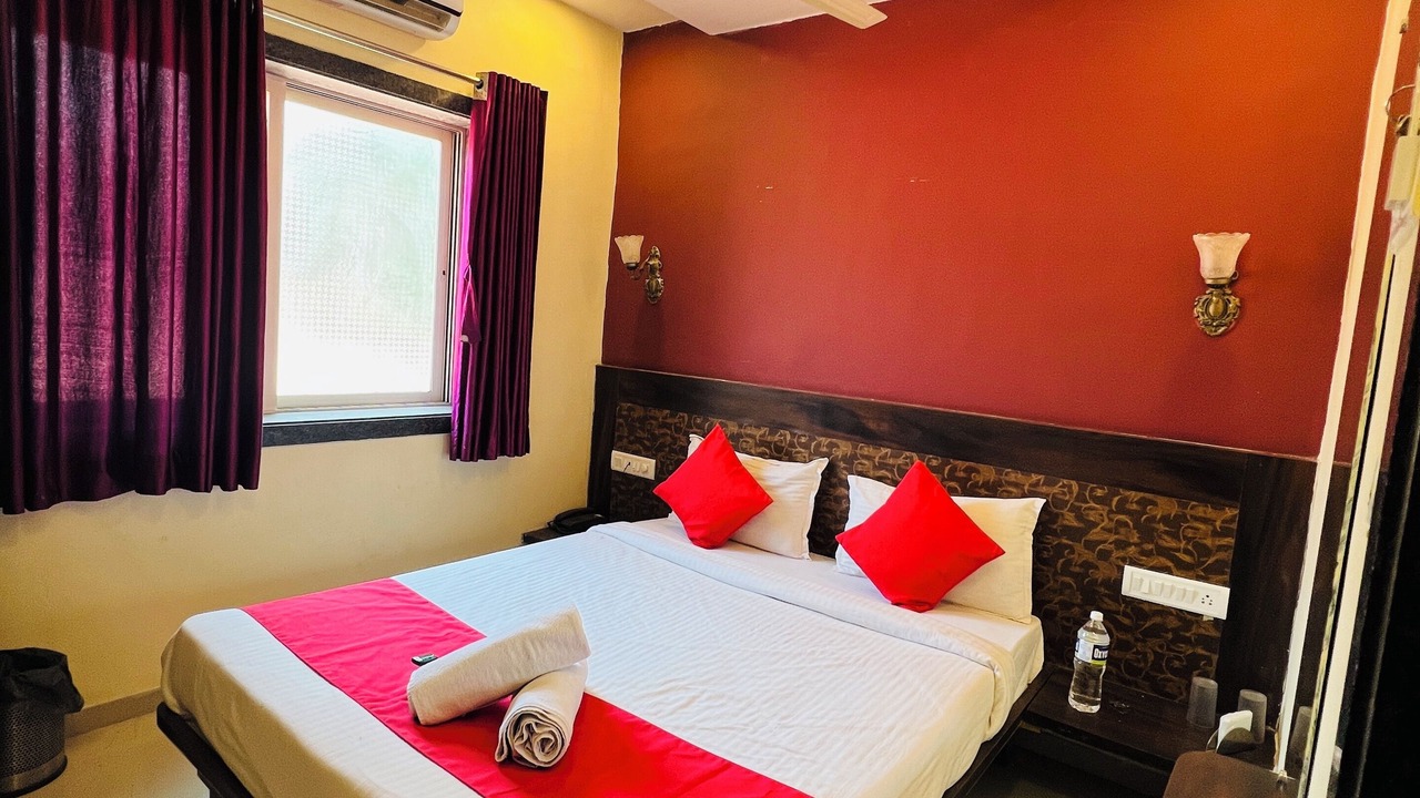 Photo of Bedroom in Mahabaleshwar