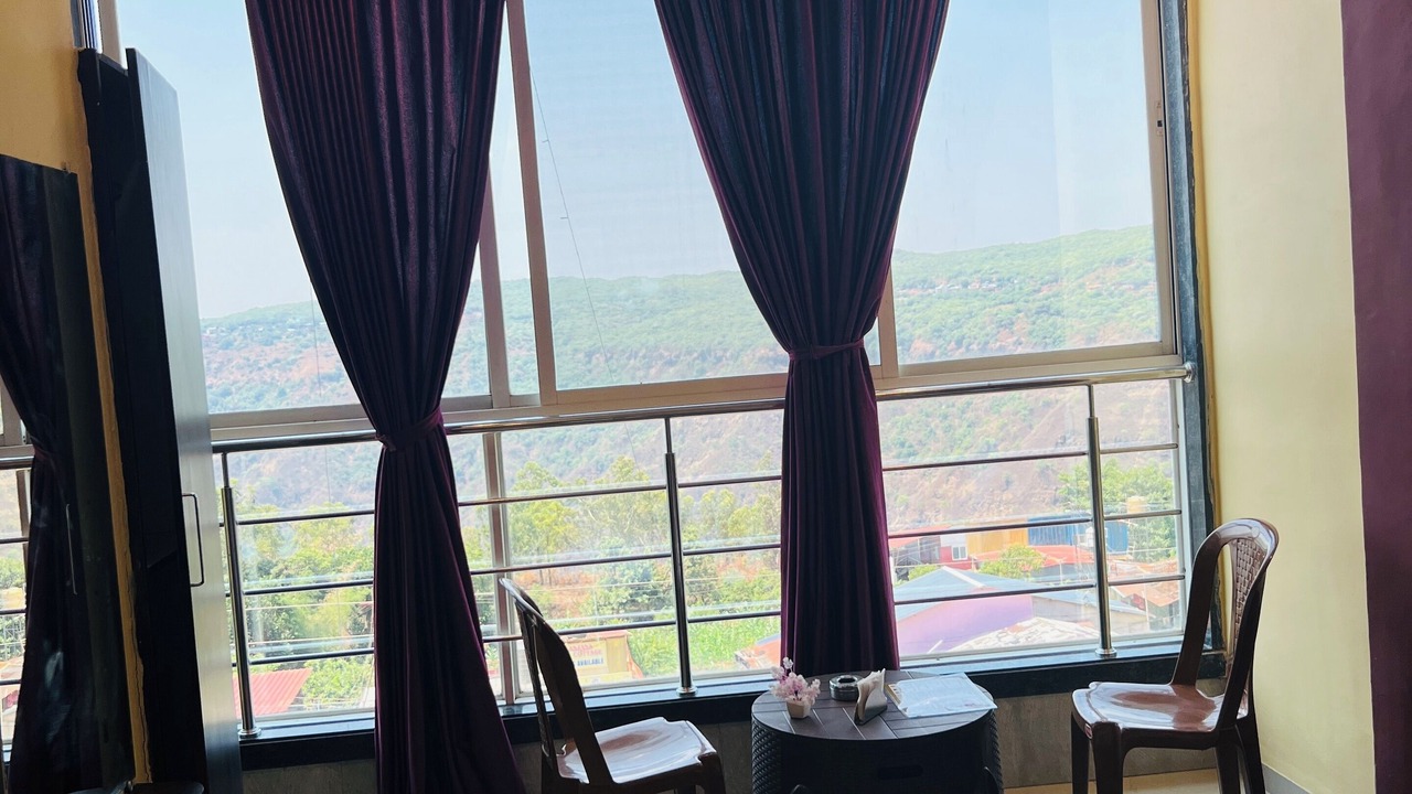 Photo of Bedroom in Mahabaleshwar