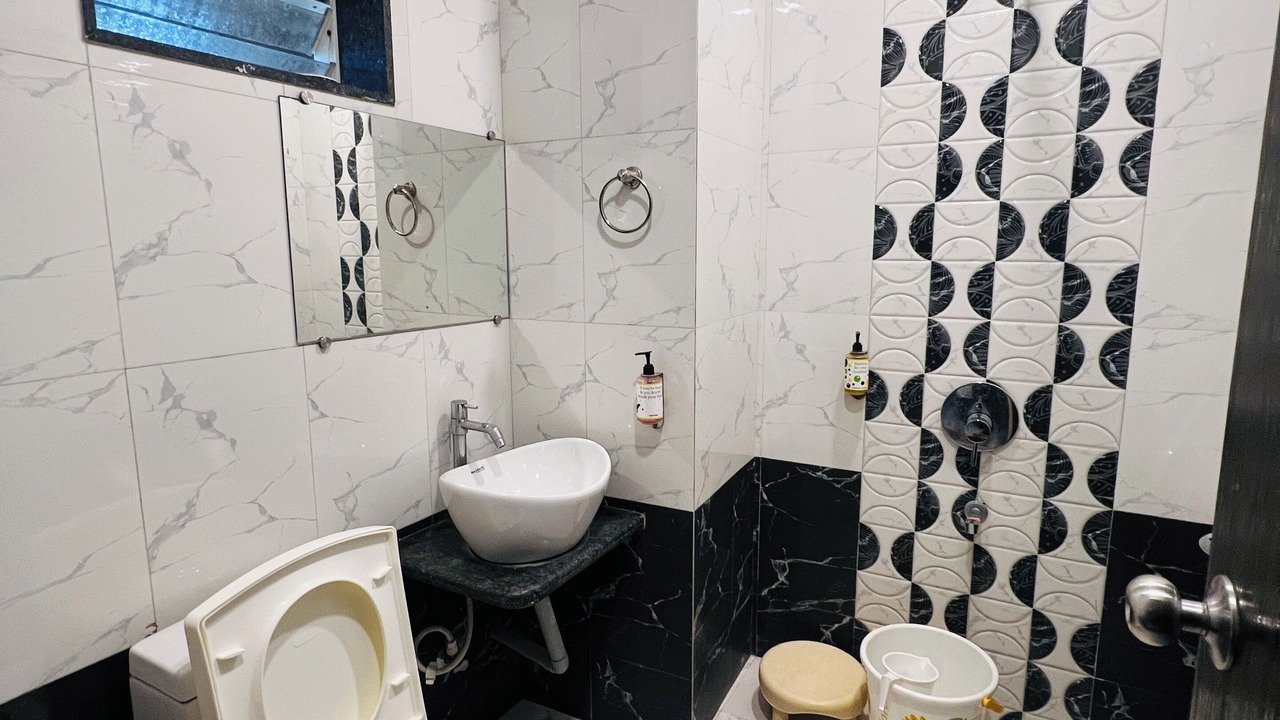 Photo of Bathroom in Mahabaleshwar