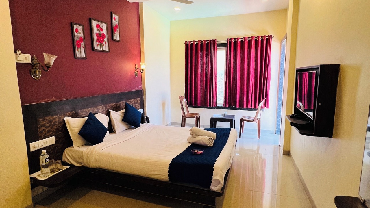 Photo of Bedroom in Mahabaleshwar