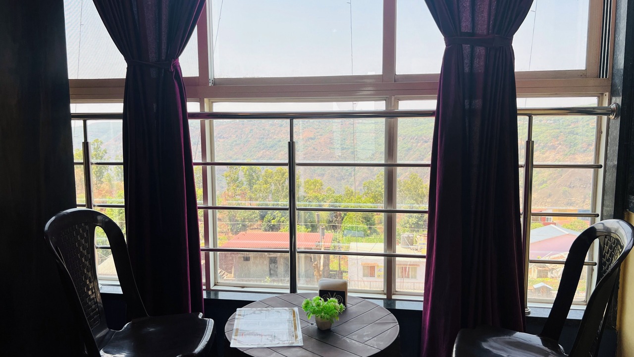 Photo of Bedroom in Mahabaleshwar