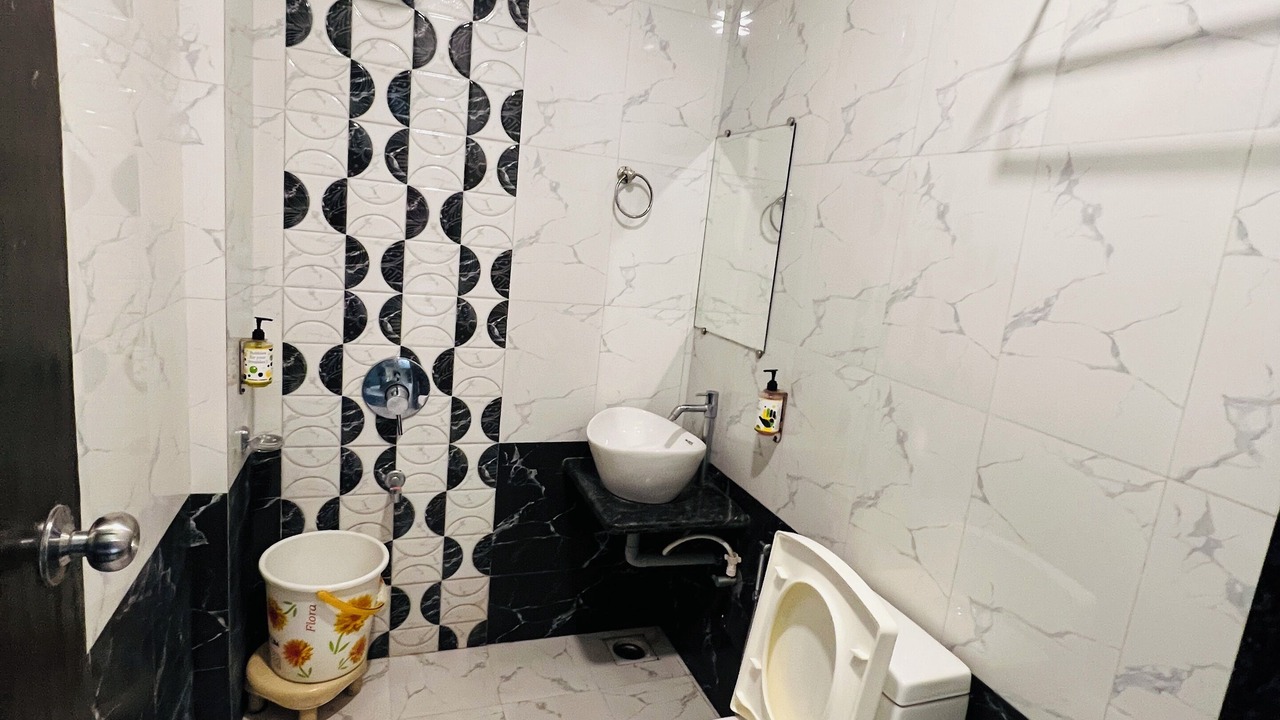 Photo of Bathroom in Mahabaleshwar