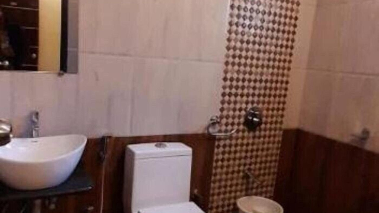 Photo of Bathroom in Mahabaleshwar
