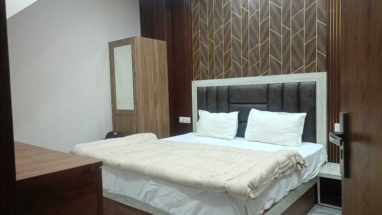 Photo of Bedroom in Taj Ganj