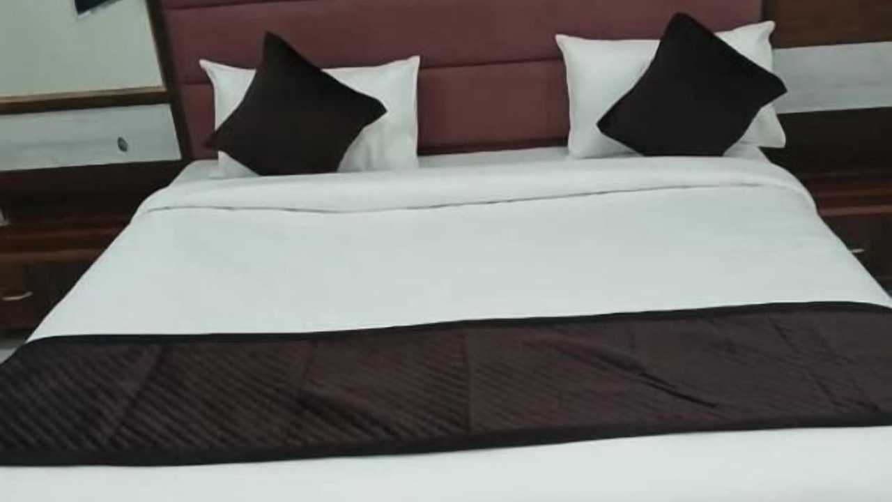 Photo of Bedroom in Taj Ganj