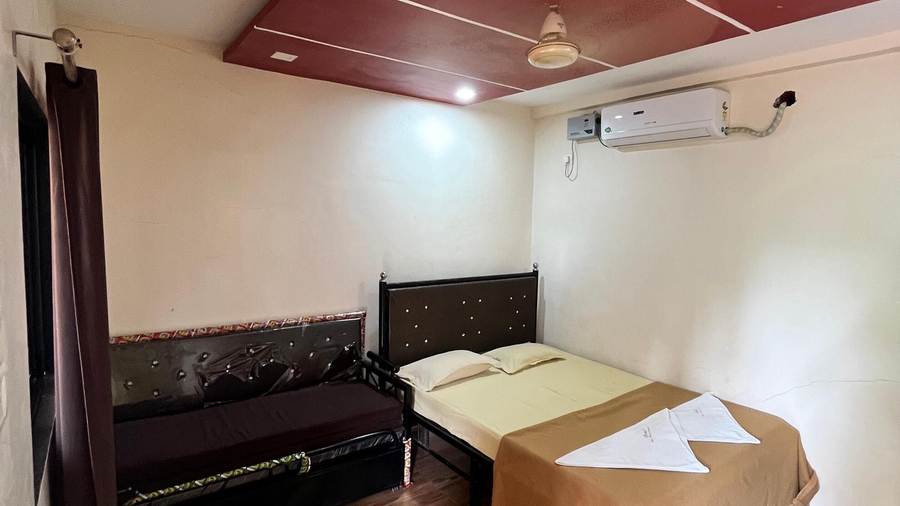 Photo of Bedroom in Diveagar
